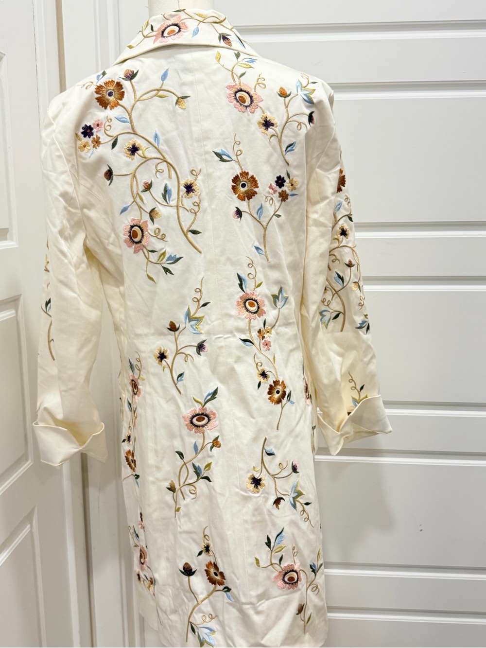 Blaine Trump Embroidered Floral Satin Sleep Shirt - Ivory NWT - Picture 7 of 13